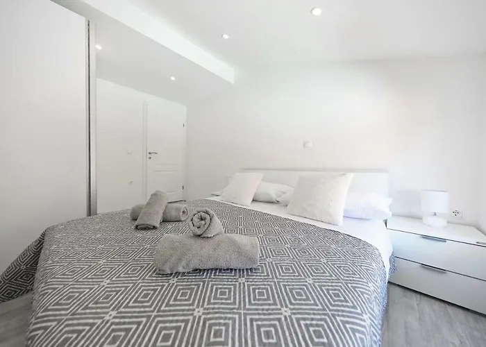 Three Wells Apartment *